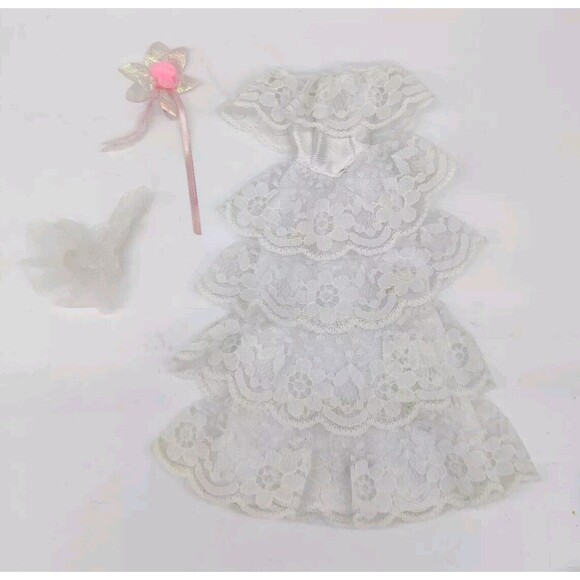 Vintage 1990 The Bridal Collection Barbie Wedding Dress Bouquet Vale #779 Mattel - Picture 3 of 15